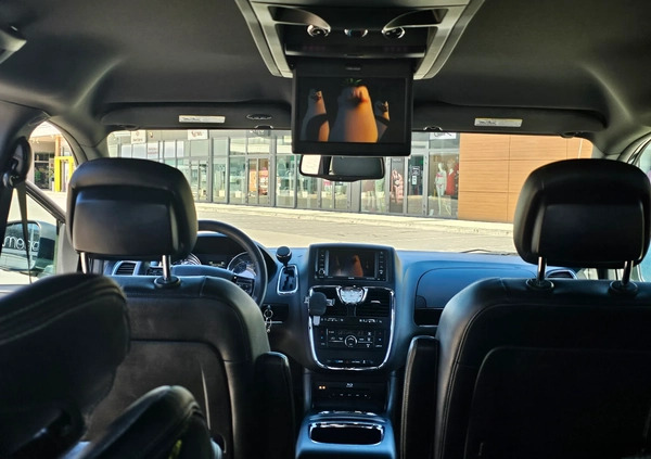 Chrysler Town &amp; Country cena 57500 przebieg: 183000, rok produkcji 2014 z Mława małe 191